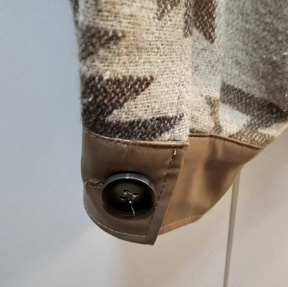 Main Strip Aztec Sherpa Jacket in Tan and Brown - Picture 3 of 5